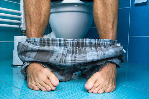5 thói quen không tốt khi đi vệ sinh 