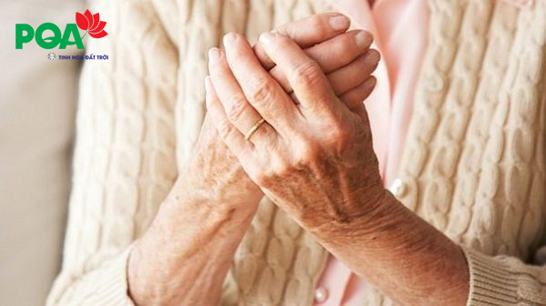 Bệnh tê chân tay ở người già: Nguyên nhân và cách điều trị hiệu quả từ Đông Y