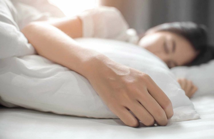 Hiện tượng tê tay chân khi ngủ là bệnh gì? Nguyên nhân do đâu?
