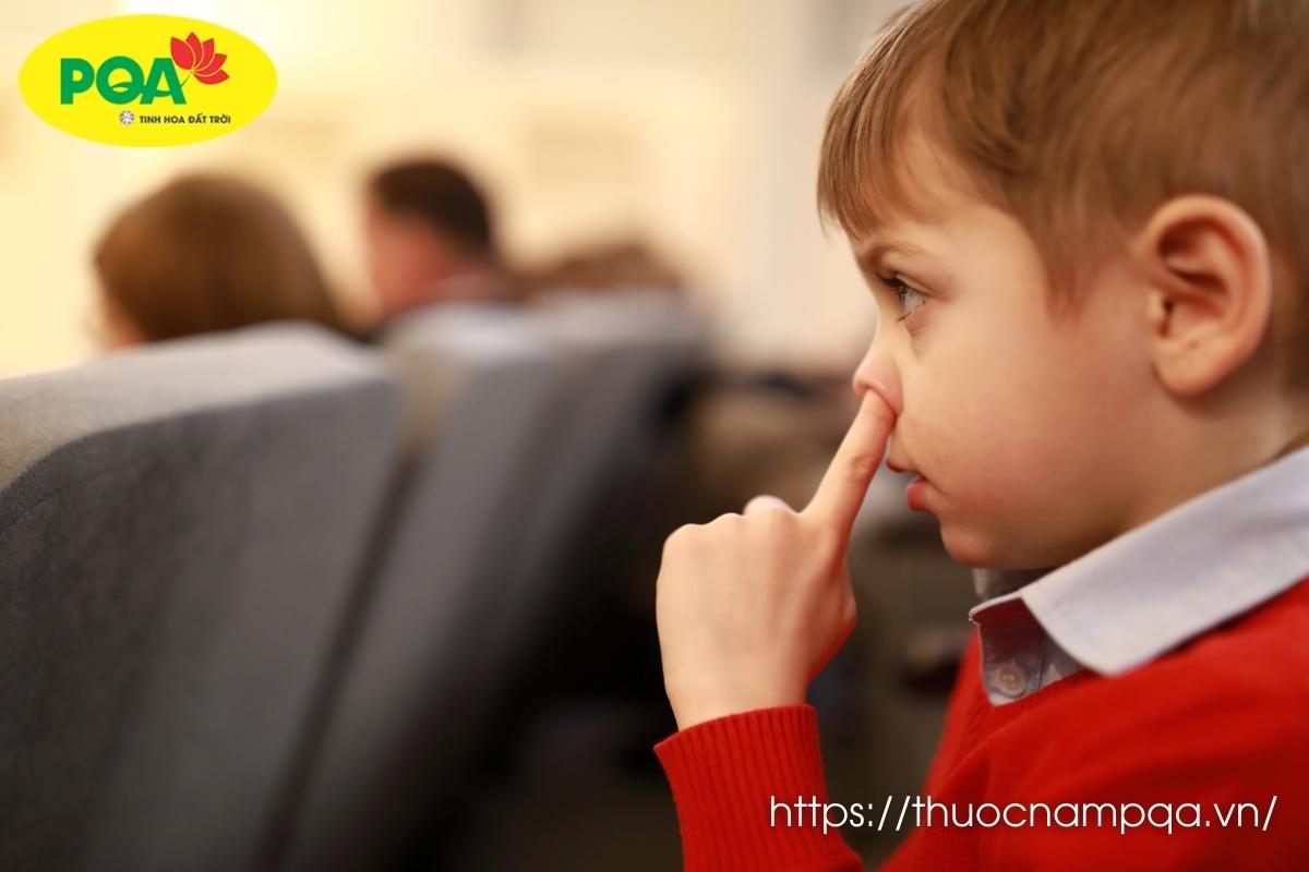 Trẻ ngoáy mũi là nguyên nhân gây chảy máu cam