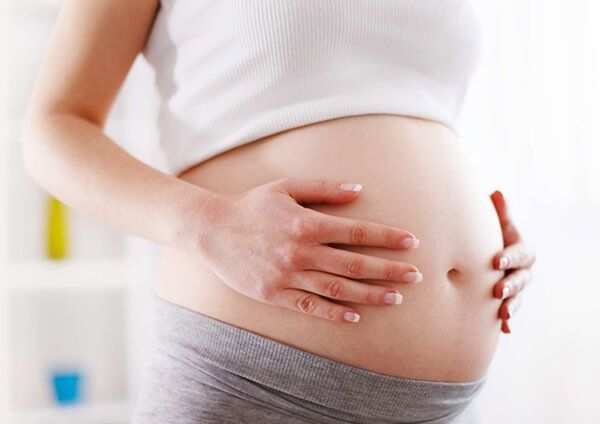 Bà bầu bị nóng trong có ảnh hưởng tới thai nhi không?