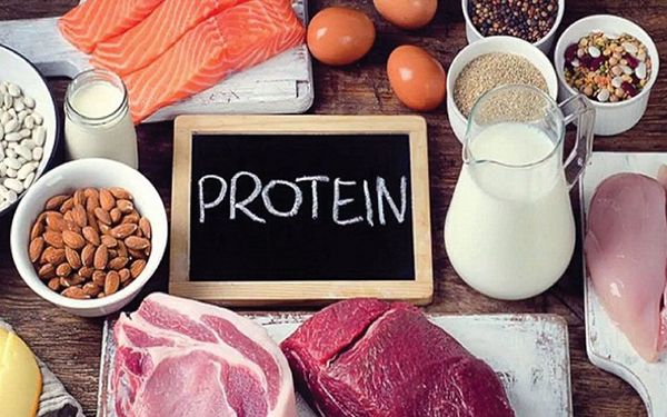 Người bị Parkinson nên hạn chế tiêu thụ thực phẩm nhiều protein
