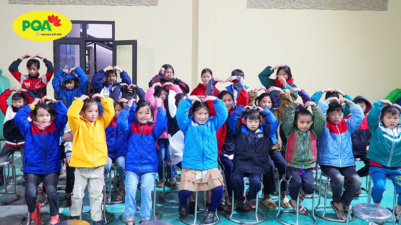 Dược phẩm PQA chung tay vì cộng đồng, mang "Áo ấm vùng cao" đến Bắc Hà, Lào Cai Dược phẩm PQA chung tay vì cộng đồng, mang "Áo ấm vùng cao" đến Bắc Hà, Lào Cai